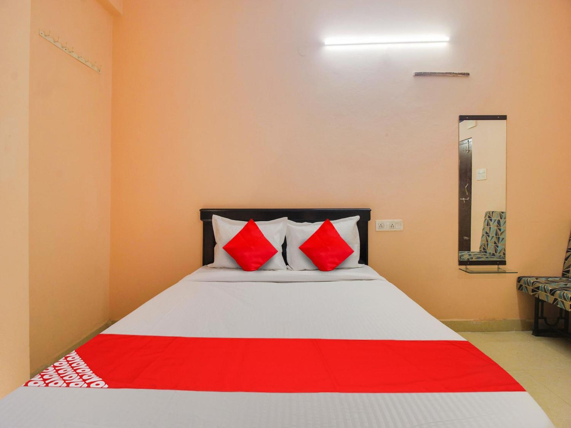 Hotel O R.J.International Pedda Ambarpet Exterior photo