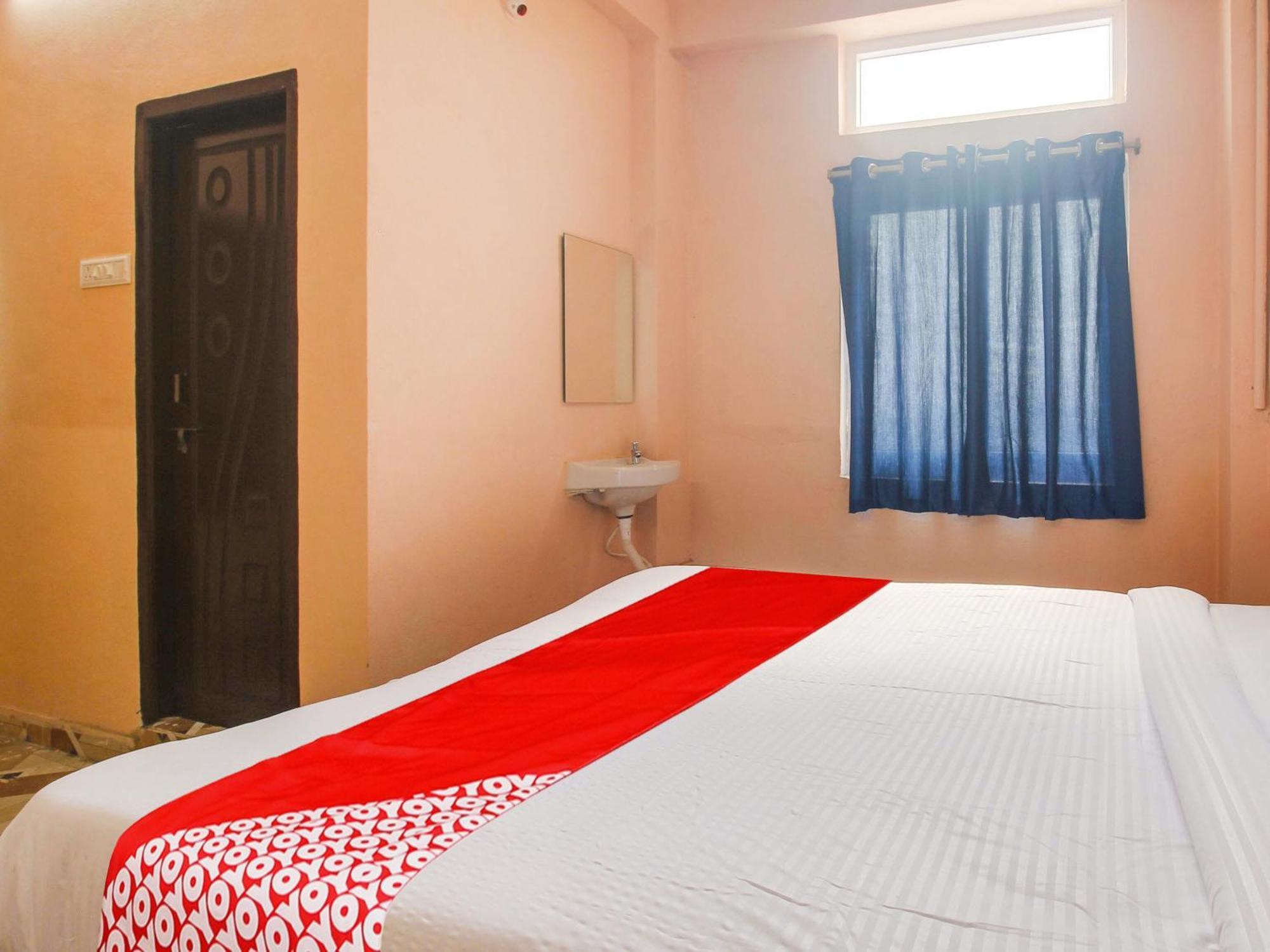 Hotel O R.J.International Pedda Ambarpet Exterior photo