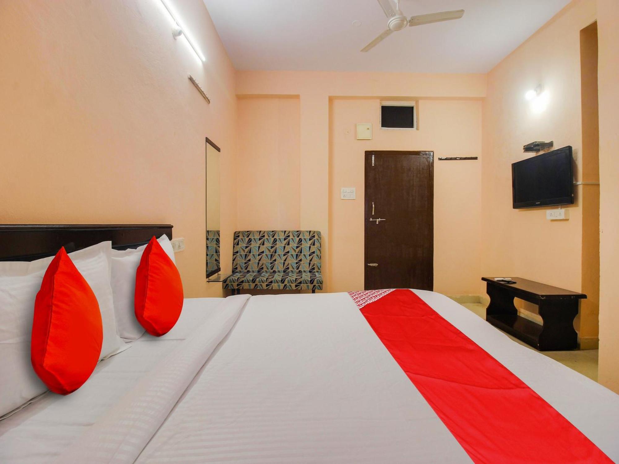 Hotel O R.J.International Pedda Ambarpet Exterior photo