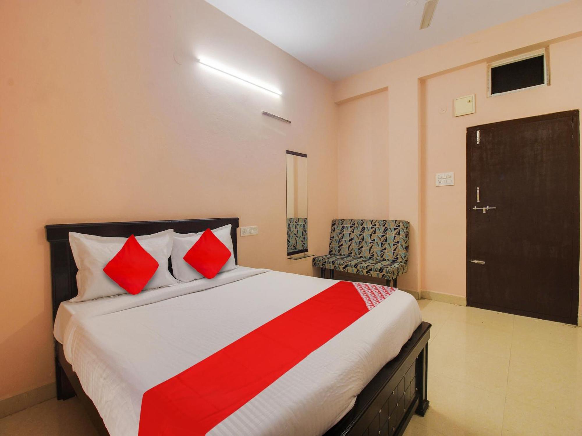 Hotel O R.J.International Pedda Ambarpet Exterior photo