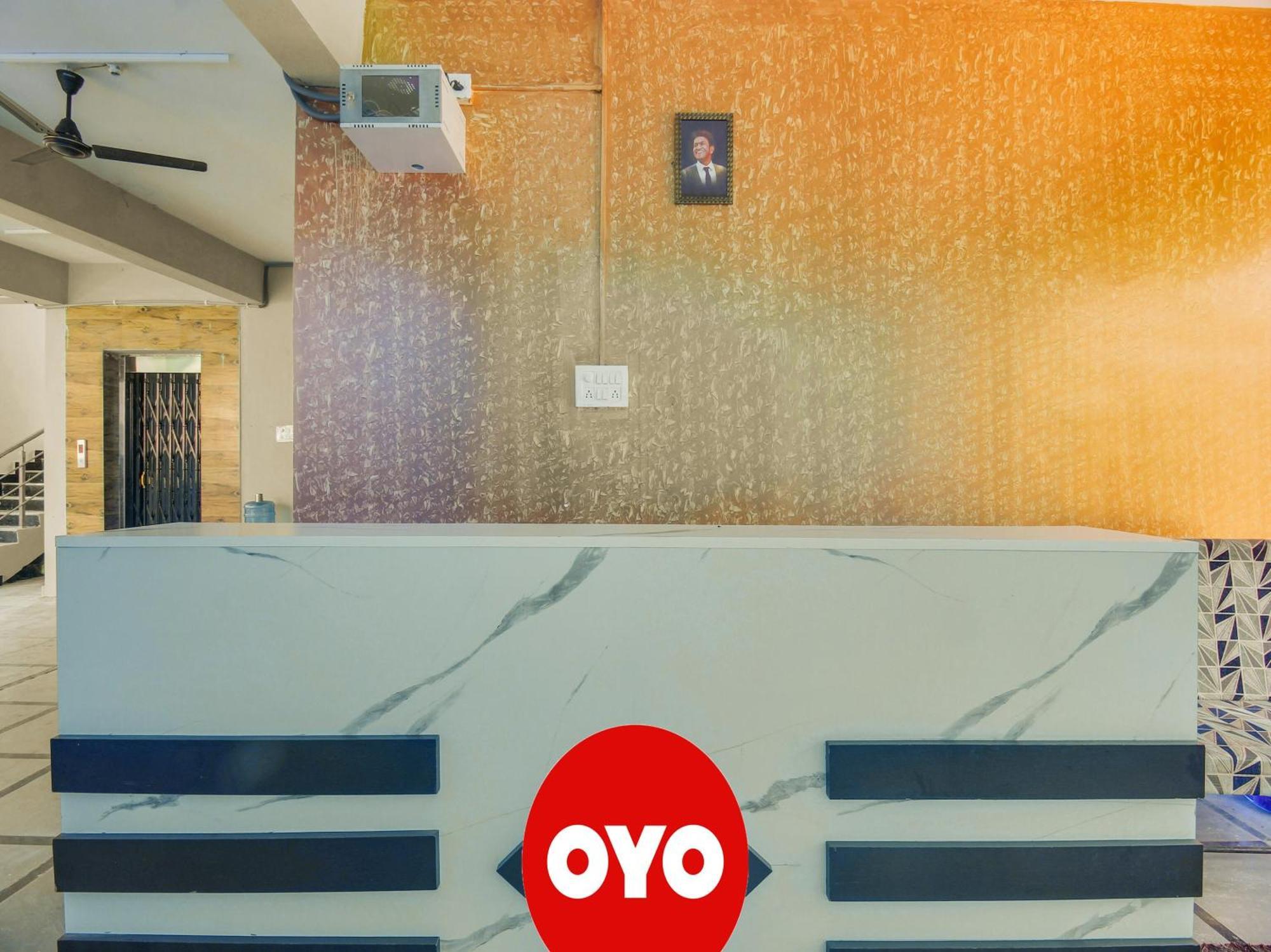 Hotel O R.J.International Pedda Ambarpet Exterior photo
