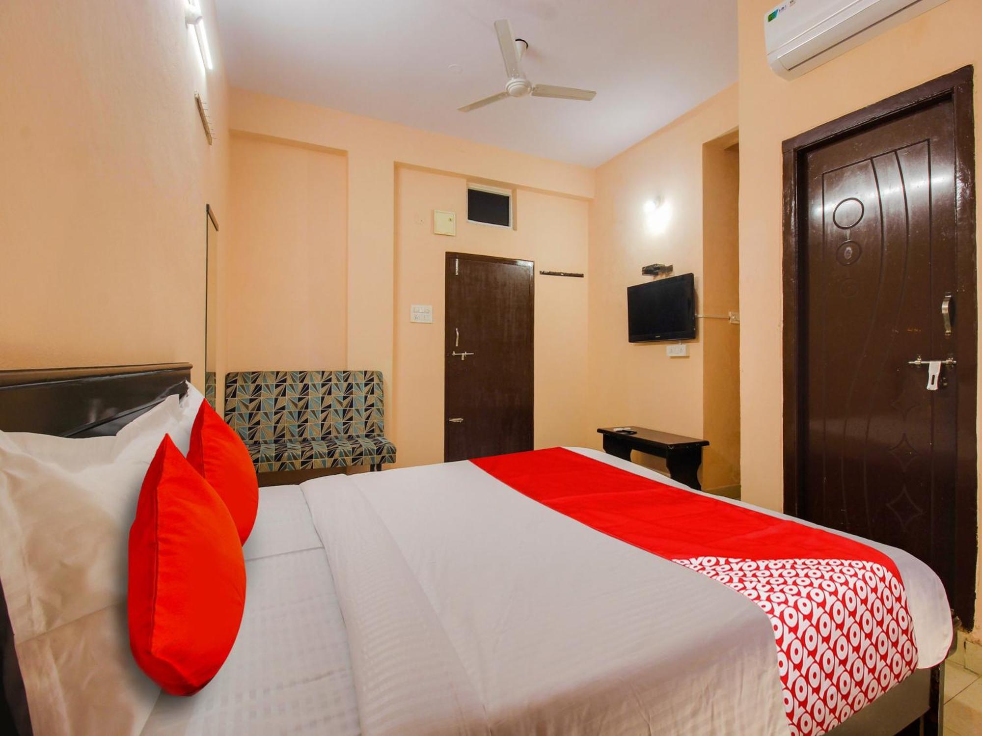 Hotel O R.J.International Pedda Ambarpet Exterior photo