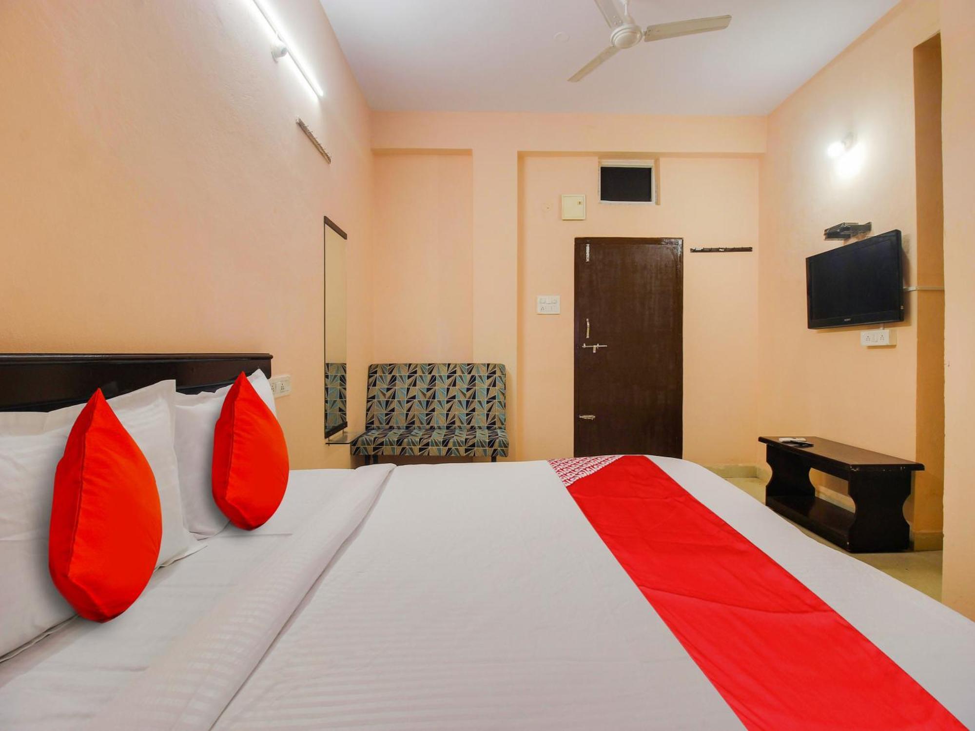 Hotel O R.J.International Pedda Ambarpet Exterior photo