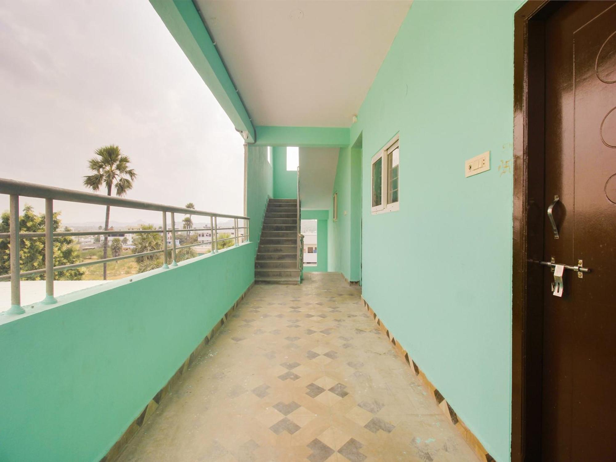Hotel O R.J.International Pedda Ambarpet Exterior photo