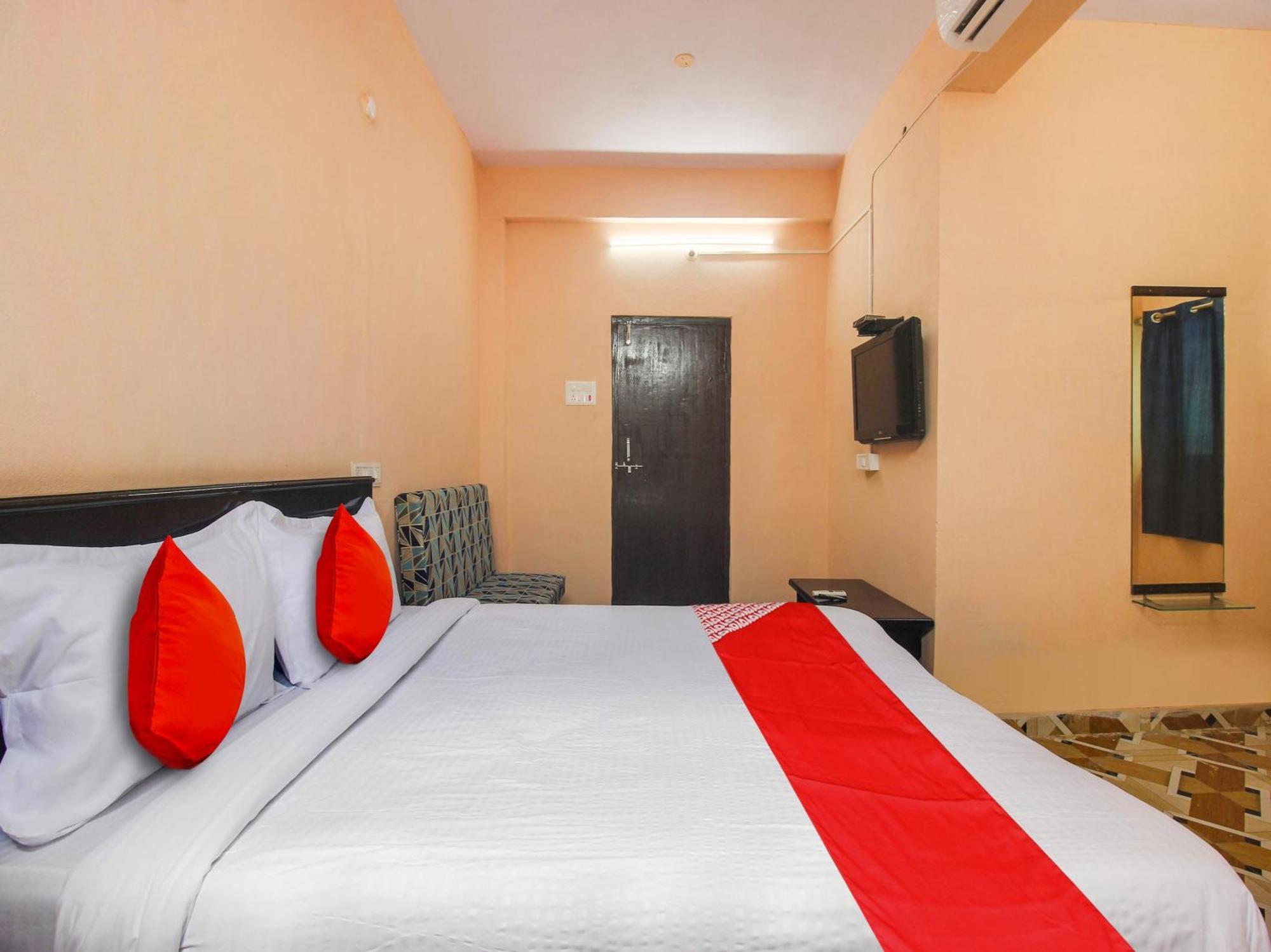 Hotel O R.J.International Pedda Ambarpet Exterior photo