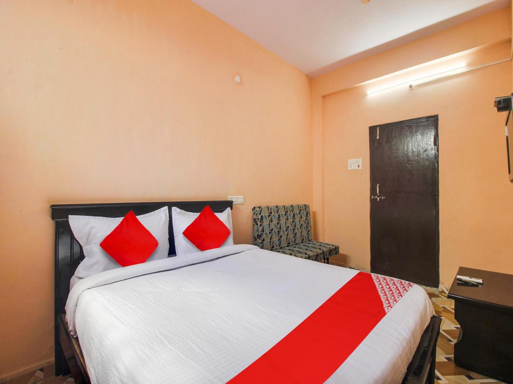 Hotel O R.J.International Pedda Ambarpet Exterior photo