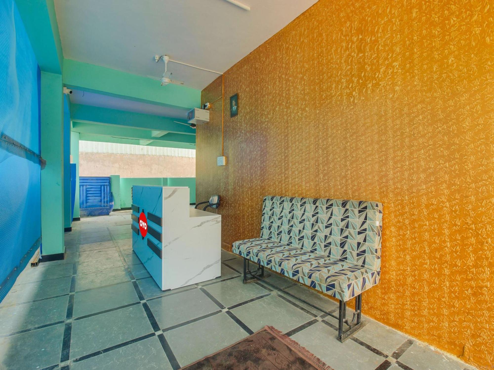 Hotel O R.J.International Pedda Ambarpet Exterior photo