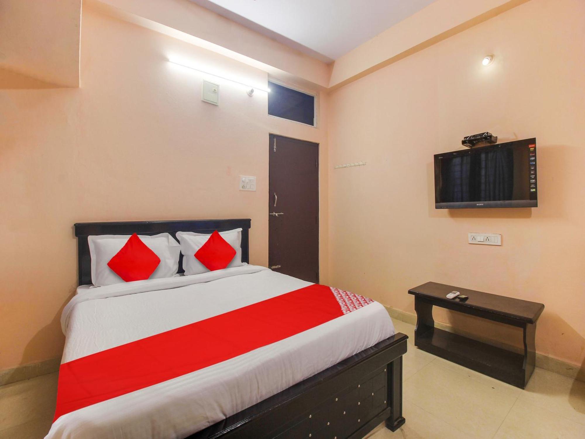 Hotel O R.J.International Pedda Ambarpet Exterior photo