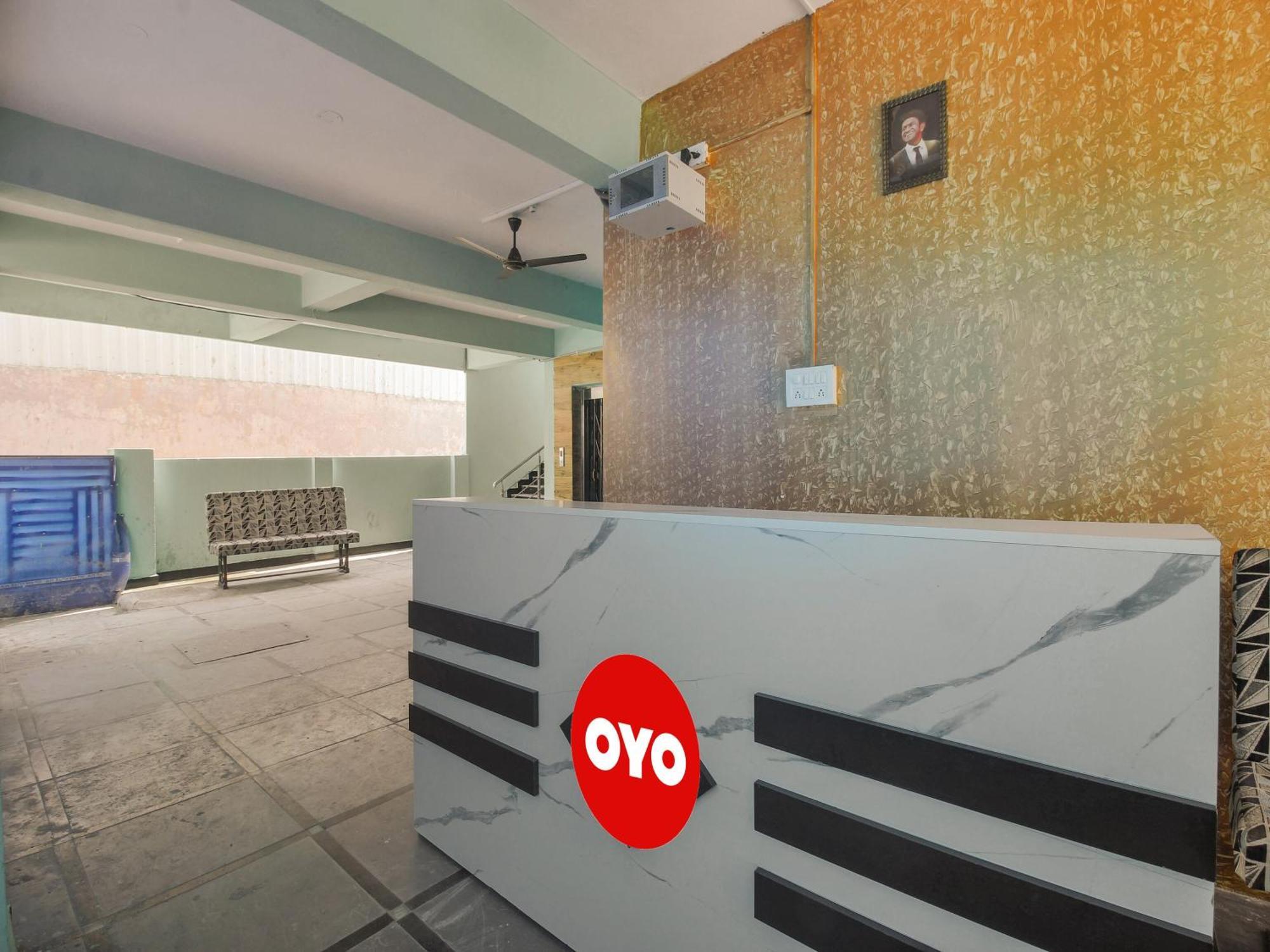 Hotel O R.J.International Pedda Ambarpet Exterior photo
