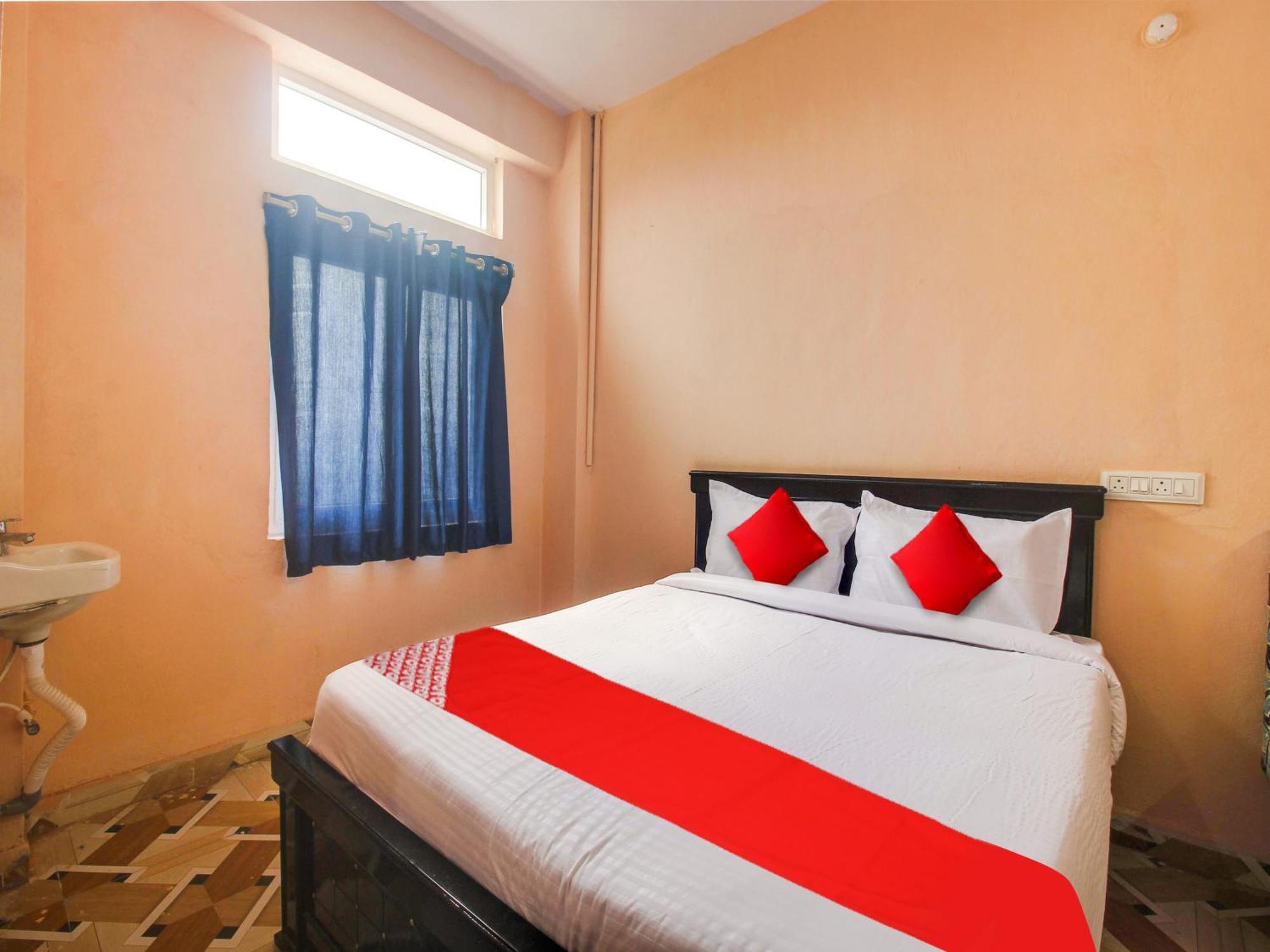Hotel O R.J.International Pedda Ambarpet Exterior photo